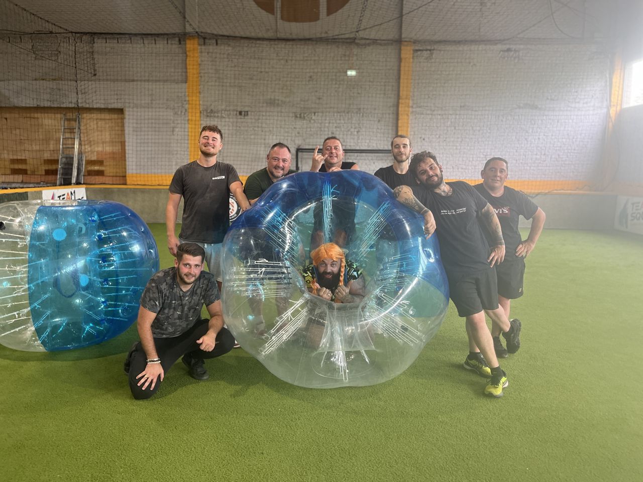 Groupe en activité de cohésion chez Team Square